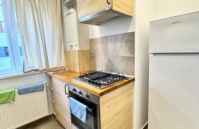 Miete eines gemütlichen 1-Zimmer-Apartments mit Balkon und Klimaanlage in Bukarest, Rumänien